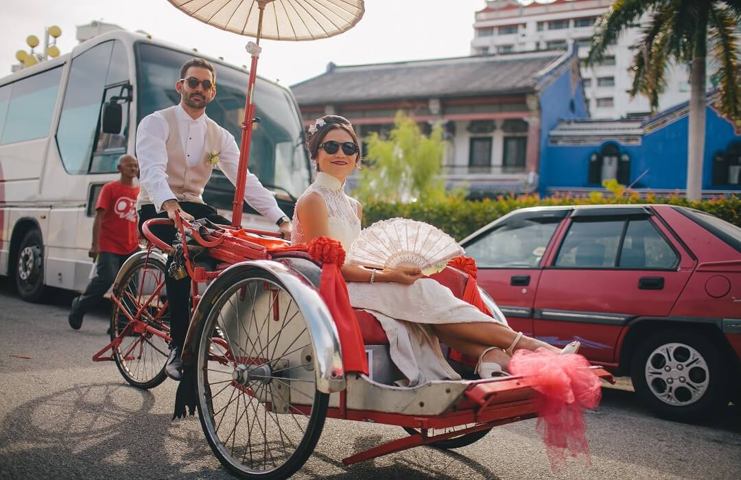 couple on trishaw